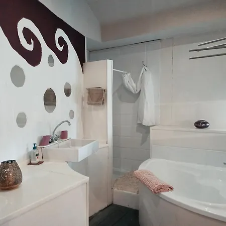 Le Dinanga Bed & Breakfast Léran